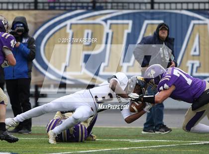 Thumbnail 2 in Bishop Guilfoyle vs. Farrell (PIAA 1A Final) photogallery.