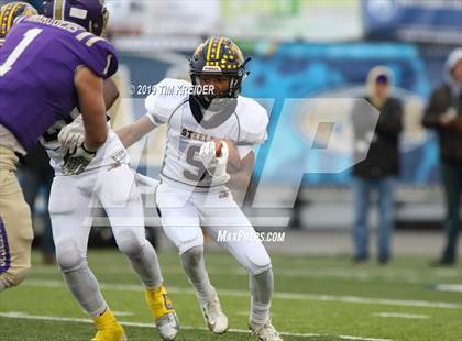 Thumbnail 2 in Bishop Guilfoyle vs. Farrell (PIAA 1A Final) photogallery.