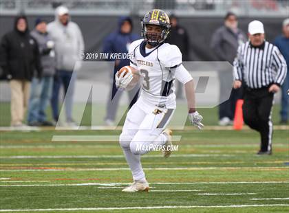Thumbnail 3 in Bishop Guilfoyle vs. Farrell (PIAA 1A Final) photogallery.