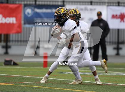 Thumbnail 3 in Bishop Guilfoyle vs. Farrell (PIAA 1A Final) photogallery.