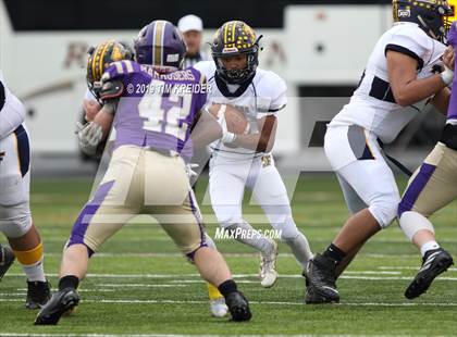 Thumbnail 2 in Bishop Guilfoyle vs. Farrell (PIAA 1A Final) photogallery.