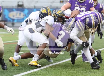 Thumbnail 2 in Bishop Guilfoyle vs. Farrell (PIAA 1A Final) photogallery.