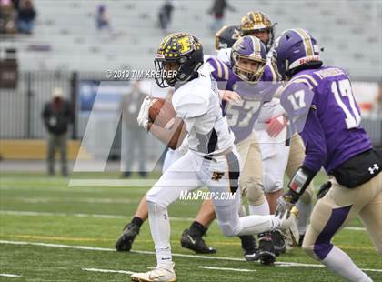 Thumbnail 2 in Bishop Guilfoyle vs. Farrell (PIAA 1A Final) photogallery.