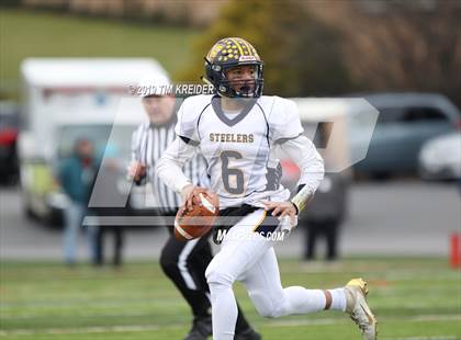 Thumbnail 3 in Bishop Guilfoyle vs. Farrell (PIAA 1A Final) photogallery.