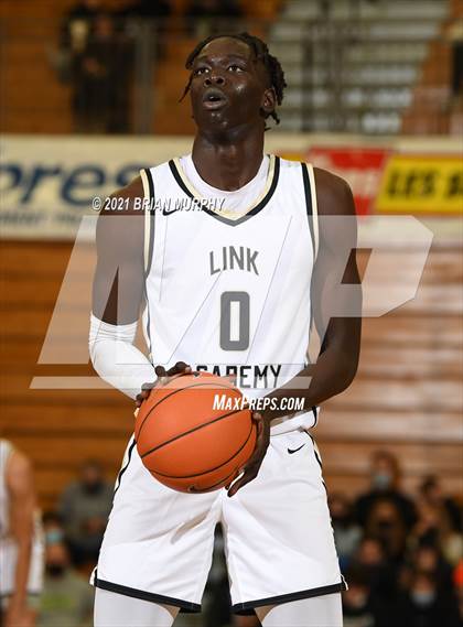 Thumbnail 1 in Link Academy vs. Jesuit (Les Schwab Invitational) photogallery.
