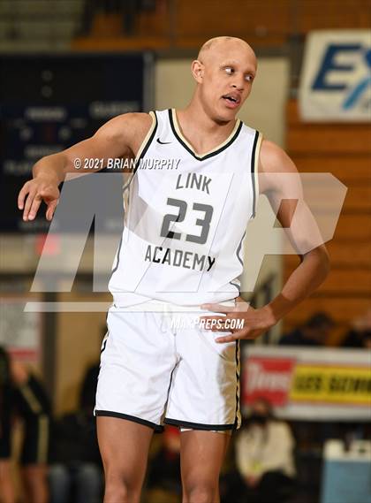 Thumbnail 3 in Link Academy vs. Jesuit (Les Schwab Invitational) photogallery.