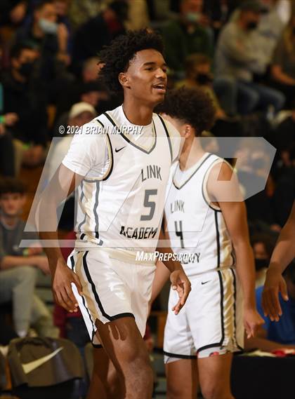 Thumbnail 1 in Link Academy vs. Jesuit (Les Schwab Invitational) photogallery.