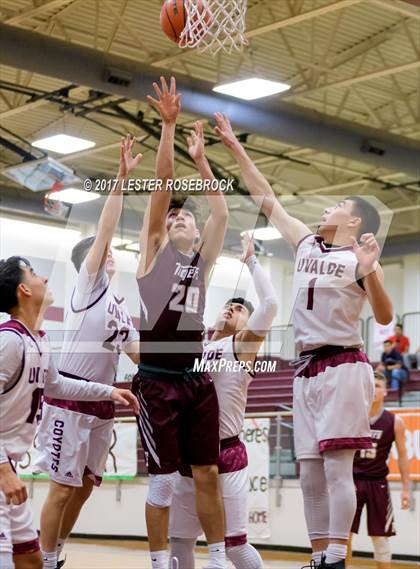 Thumbnail 1 in Uvalde @ Floresville photogallery.