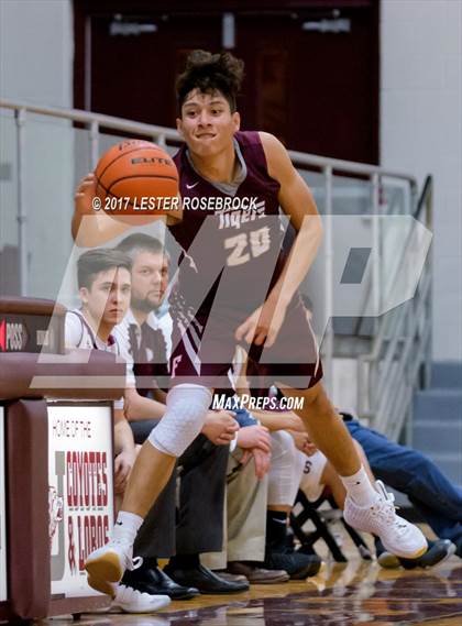 Thumbnail 2 in Uvalde @ Floresville photogallery.