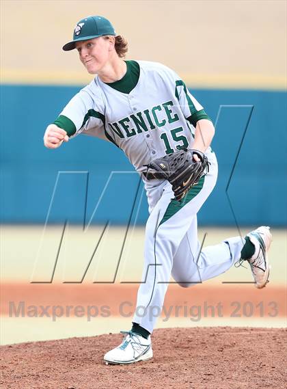 Thumbnail 3 in The Woodlands vs. Venice (National High School Invitational) photogallery.