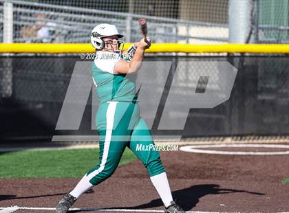 Thumbnail 3 in Santo vs Rio Vista (UIL 2A Bi-District) photogallery.