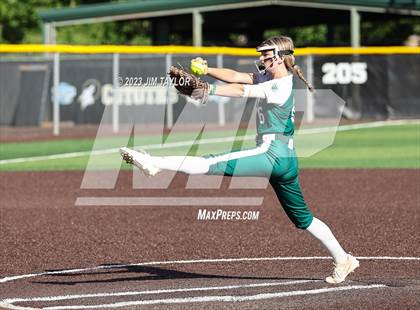 Thumbnail 3 in Santo vs Rio Vista (UIL 2A Bi-District) photogallery.