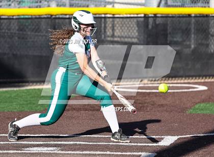 Thumbnail 3 in Santo vs Rio Vista (UIL 2A Bi-District) photogallery.