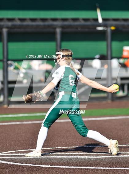 Thumbnail 1 in Santo vs Rio Vista (UIL 2A Bi-District) photogallery.
