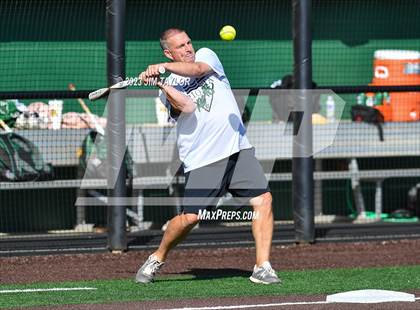 Thumbnail 2 in Santo vs Rio Vista (UIL 2A Bi-District) photogallery.