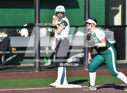 Thumbnail 1 in Santo vs Rio Vista (UIL 2A Bi-District) photogallery.