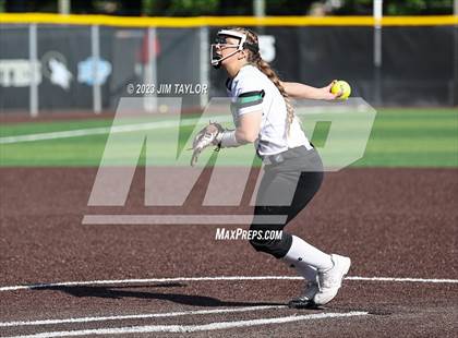 Thumbnail 1 in Santo vs Rio Vista (UIL 2A Bi-District) photogallery.