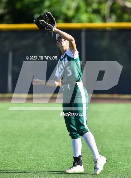 Thumbnail 2 in Santo vs Rio Vista (UIL 2A Bi-District) photogallery.