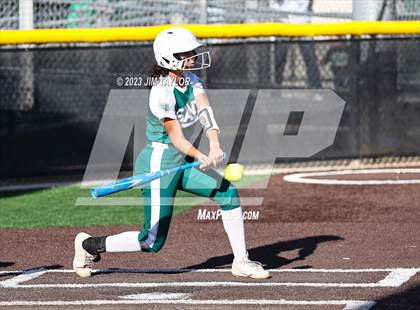 Thumbnail 3 in Santo vs Rio Vista (UIL 2A Bi-District) photogallery.