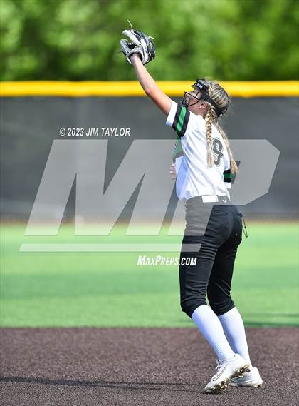 Thumbnail 2 in Santo vs Rio Vista (UIL 2A Bi-District) photogallery.