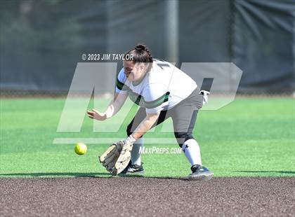 Thumbnail 2 in Santo vs Rio Vista (UIL 2A Bi-District) photogallery.