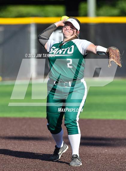Thumbnail 1 in Santo vs Rio Vista (UIL 2A Bi-District) photogallery.