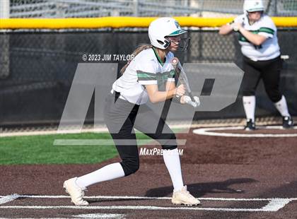 Thumbnail 2 in Santo vs Rio Vista (UIL 2A Bi-District) photogallery.