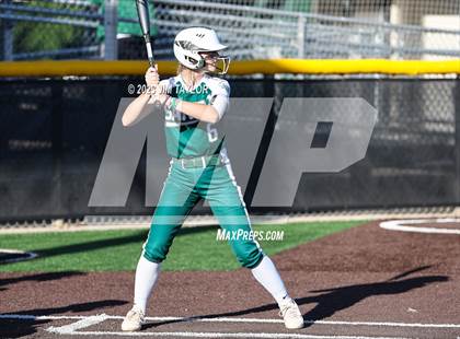 Thumbnail 2 in Santo vs Rio Vista (UIL 2A Bi-District) photogallery.