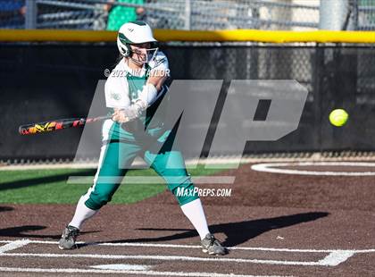 Thumbnail 3 in Santo vs Rio Vista (UIL 2A Bi-District) photogallery.