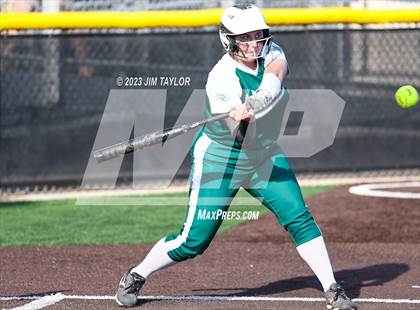 Thumbnail 2 in Santo vs Rio Vista (UIL 2A Bi-District) photogallery.