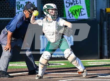 Thumbnail 1 in Santo vs Rio Vista (UIL 2A Bi-District) photogallery.