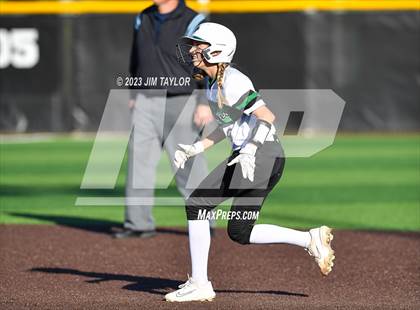 Thumbnail 3 in Santo vs Rio Vista (UIL 2A Bi-District) photogallery.