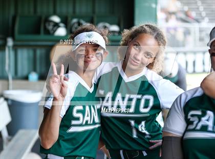 Thumbnail 2 in Santo vs Rio Vista (UIL 2A Bi-District) photogallery.
