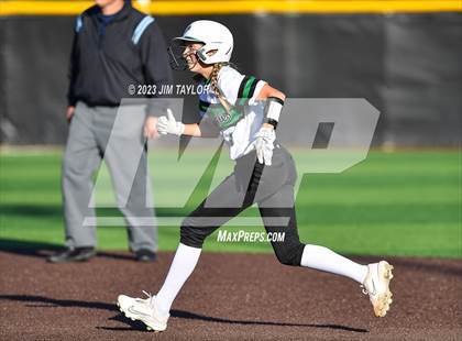 Thumbnail 2 in Santo vs Rio Vista (UIL 2A Bi-District) photogallery.