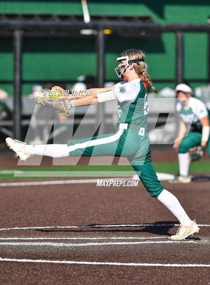 Thumbnail 3 in Santo vs Rio Vista (UIL 2A Bi-District) photogallery.