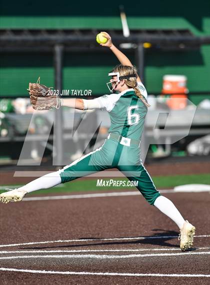 Thumbnail 2 in Santo vs Rio Vista (UIL 2A Bi-District) photogallery.