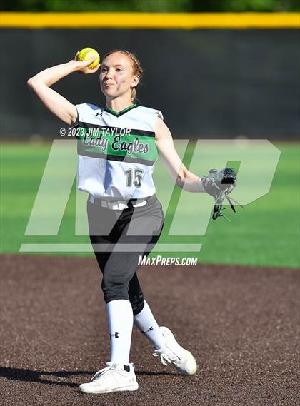 Thumbnail 3 in Santo vs Rio Vista (UIL 2A Bi-District) photogallery.
