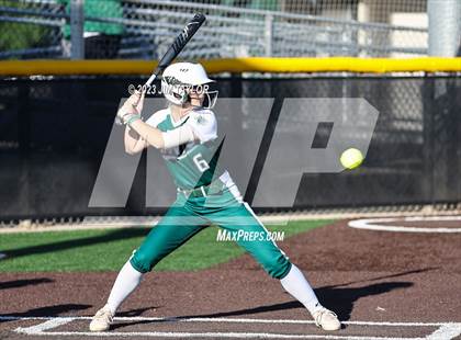 Thumbnail 1 in Santo vs Rio Vista (UIL 2A Bi-District) photogallery.