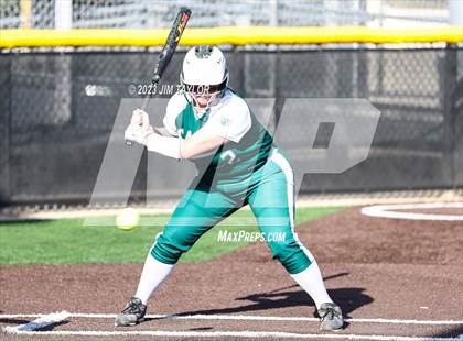 Thumbnail 3 in Santo vs Rio Vista (UIL 2A Bi-District) photogallery.