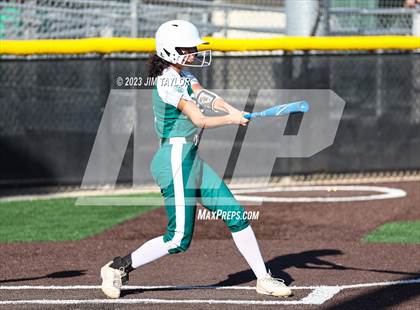 Thumbnail 1 in Santo vs Rio Vista (UIL 2A Bi-District) photogallery.