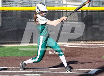 Thumbnail 3 in Santo vs Rio Vista (UIL 2A Bi-District) photogallery.
