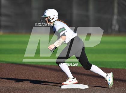 Thumbnail 1 in Santo vs Rio Vista (UIL 2A Bi-District) photogallery.