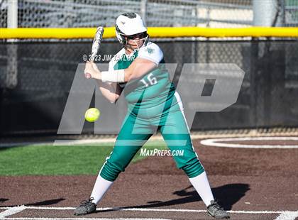 Thumbnail 2 in Santo vs Rio Vista (UIL 2A Bi-District) photogallery.