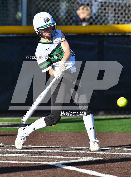 Thumbnail 1 in Santo vs Rio Vista (UIL 2A Bi-District) photogallery.