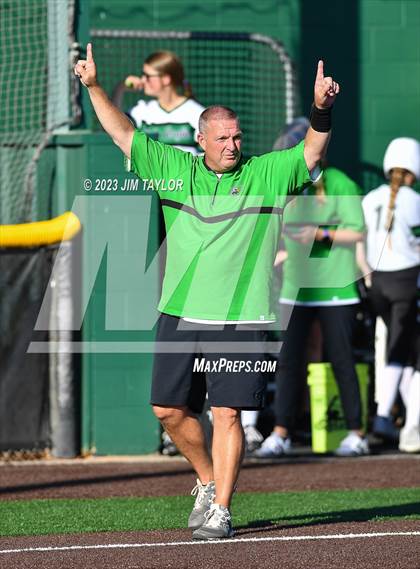 Thumbnail 3 in Santo vs Rio Vista (UIL 2A Bi-District) photogallery.
