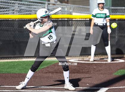 Thumbnail 3 in Santo vs Rio Vista (UIL 2A Bi-District) photogallery.