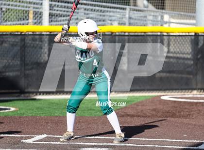 Thumbnail 1 in Santo vs Rio Vista (UIL 2A Bi-District) photogallery.