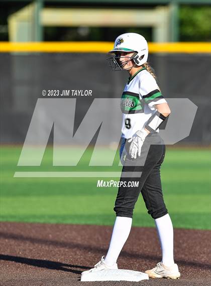 Thumbnail 2 in Santo vs Rio Vista (UIL 2A Bi-District) photogallery.