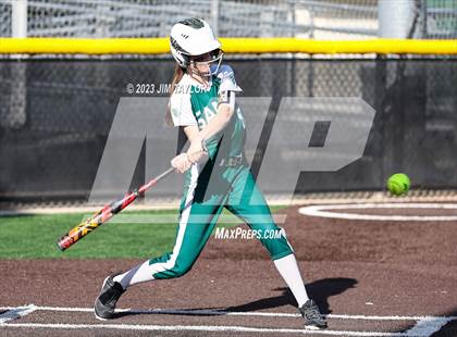 Thumbnail 2 in Santo vs Rio Vista (UIL 2A Bi-District) photogallery.