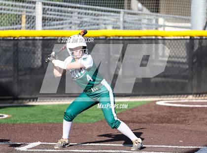 Thumbnail 3 in Santo vs Rio Vista (UIL 2A Bi-District) photogallery.